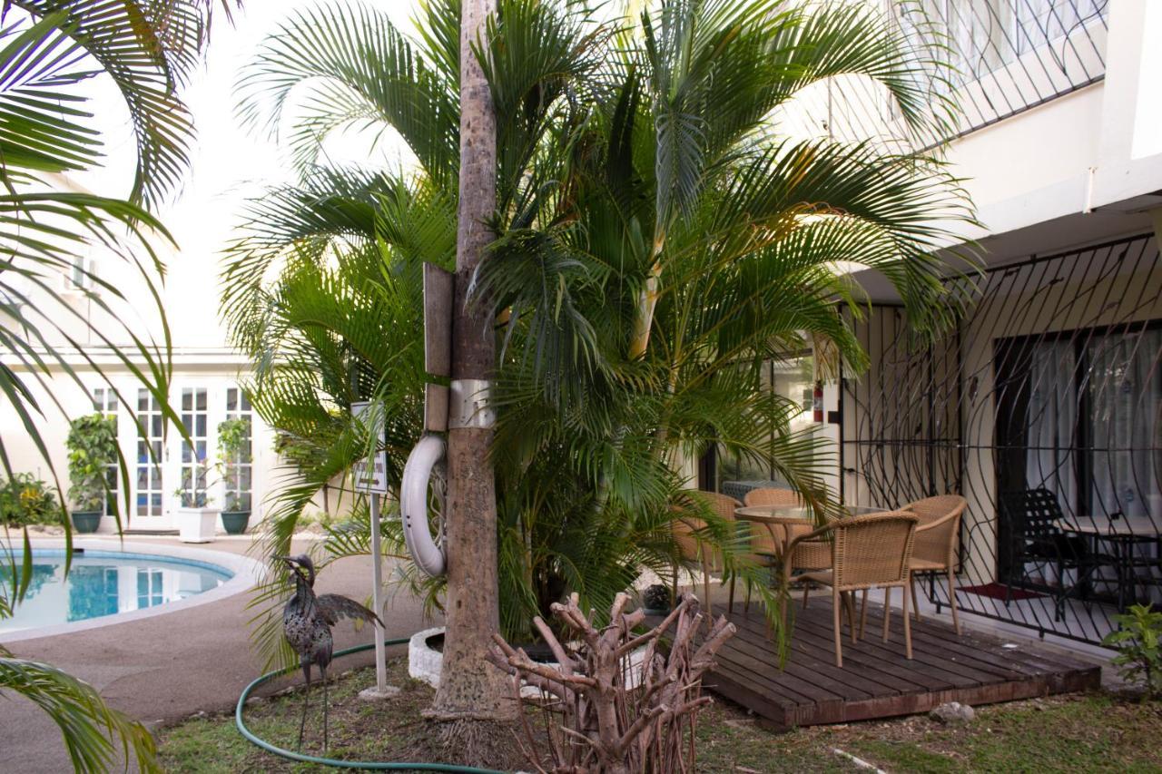 Pirate'S Inn Bridgetown Esterno foto