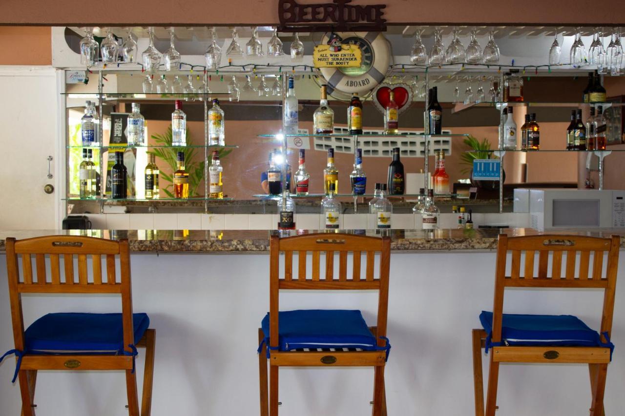 Pirate'S Inn Bridgetown Esterno foto