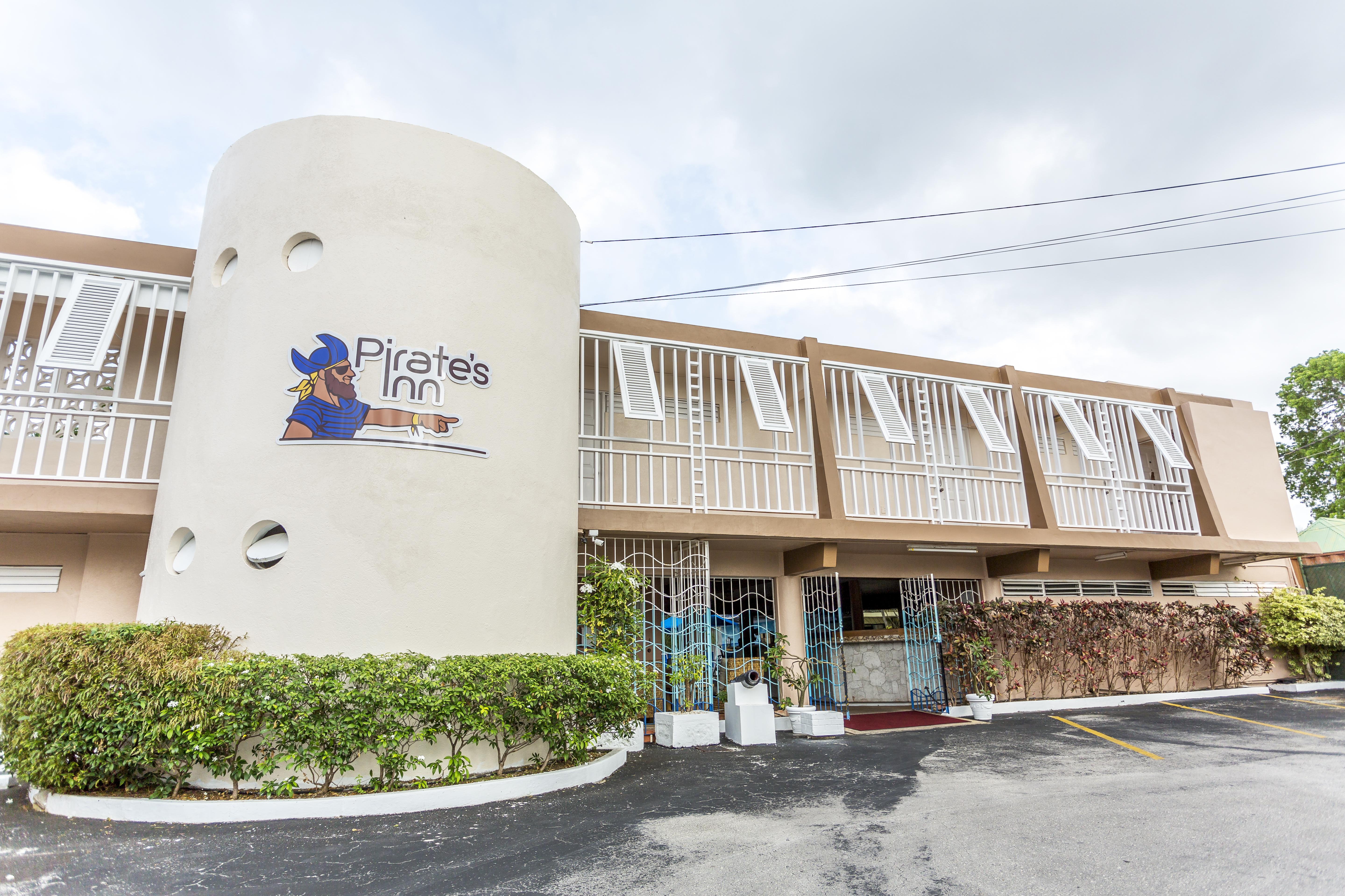 Pirate'S Inn Bridgetown Esterno foto