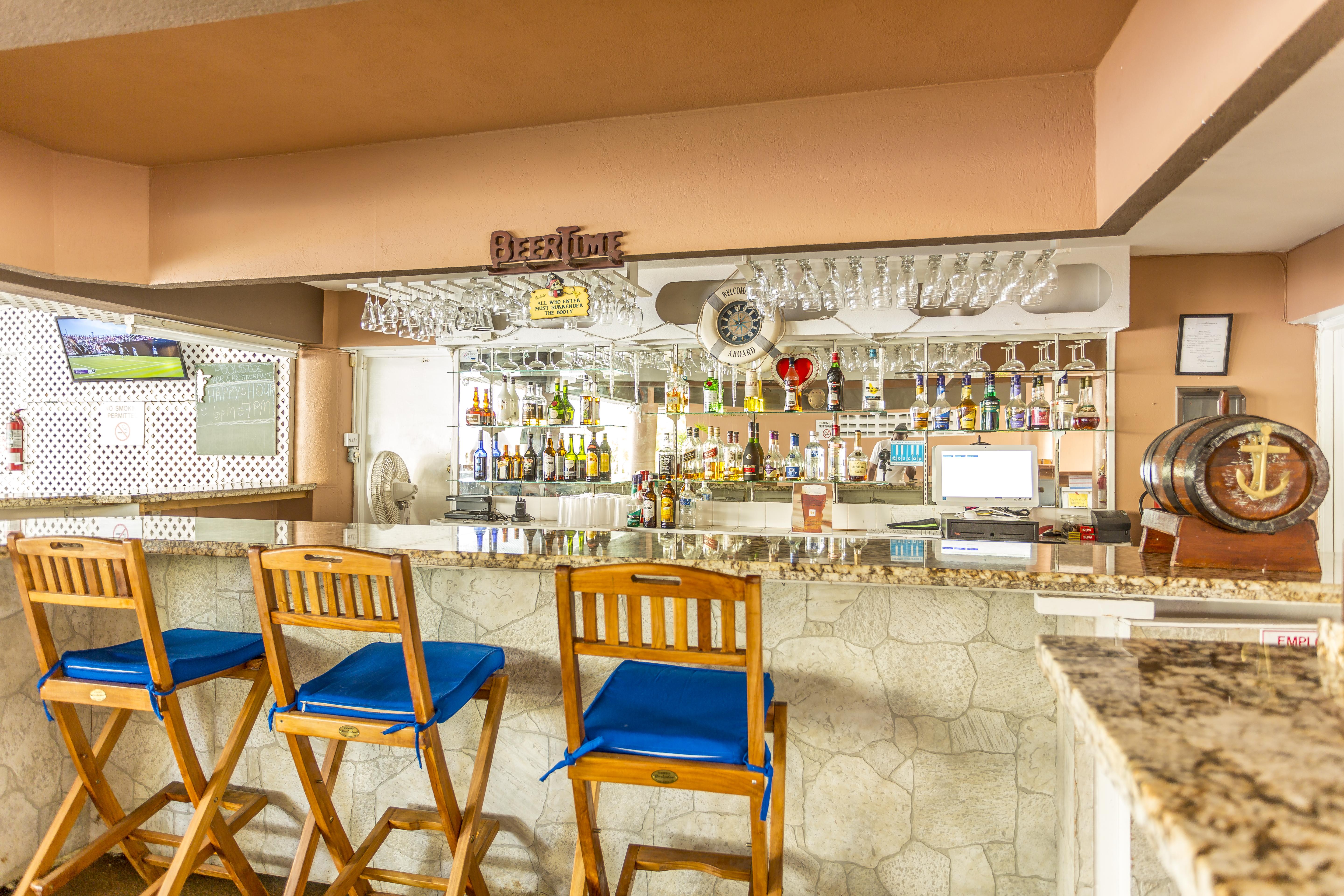 Pirate'S Inn Bridgetown Esterno foto