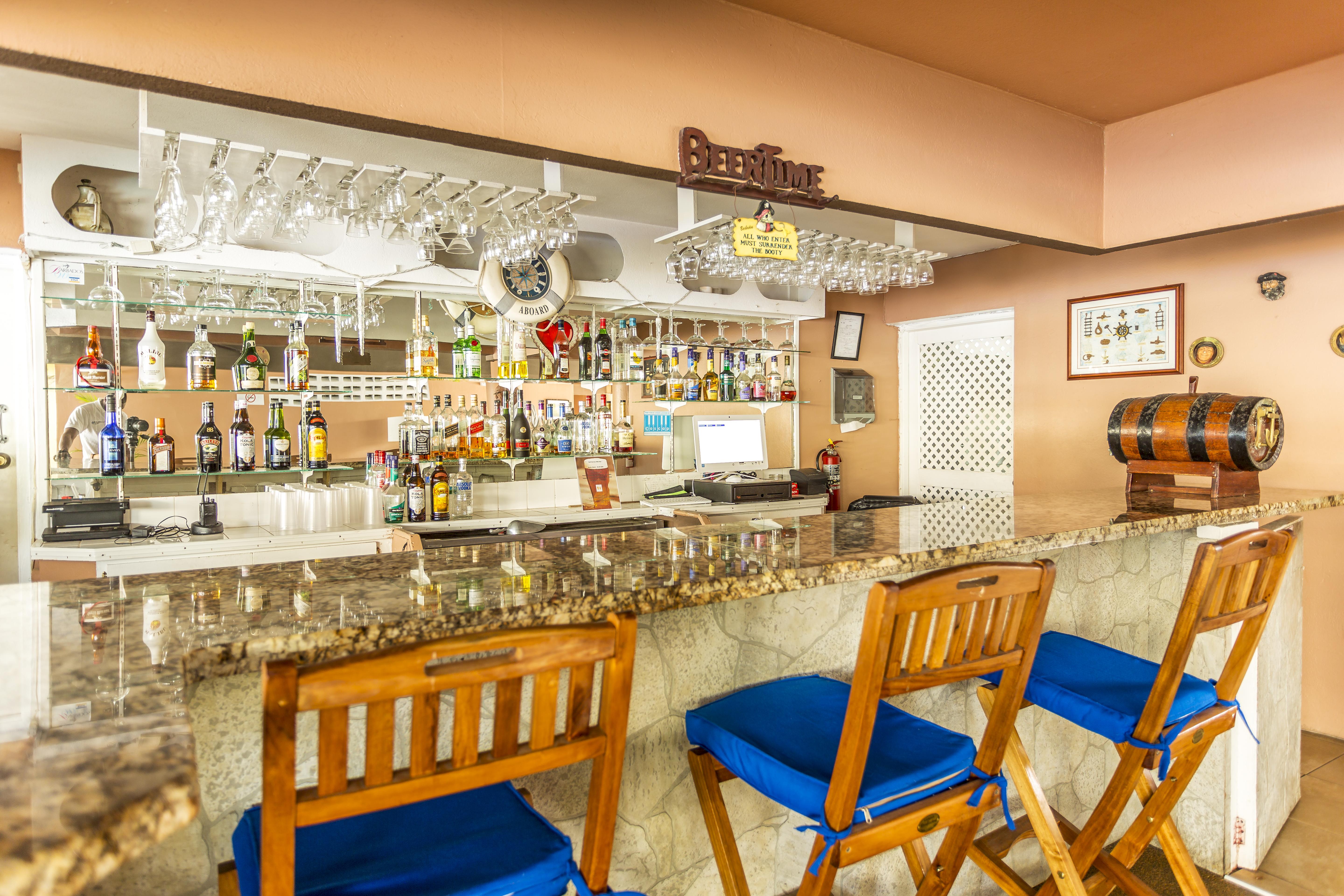 Pirate'S Inn Bridgetown Esterno foto