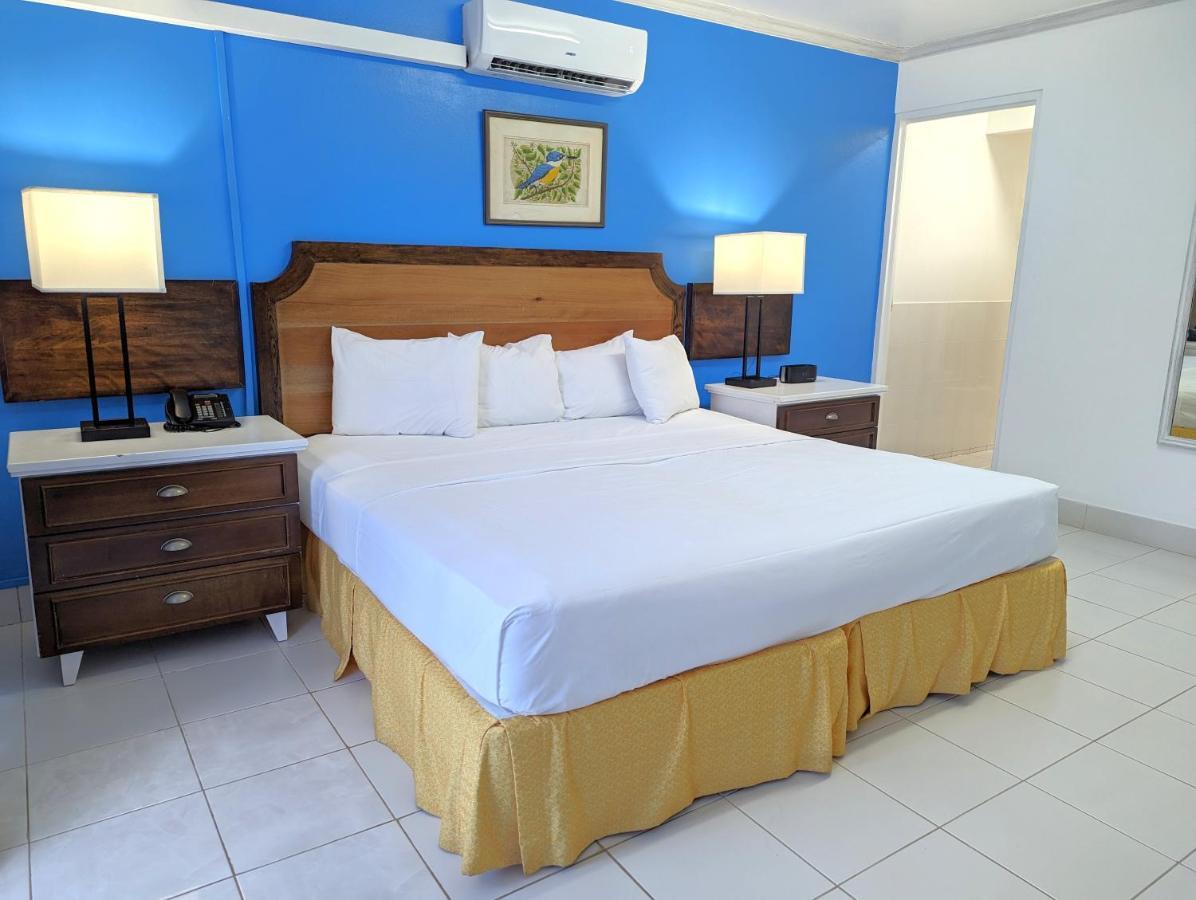 Pirate'S Inn Bridgetown Esterno foto