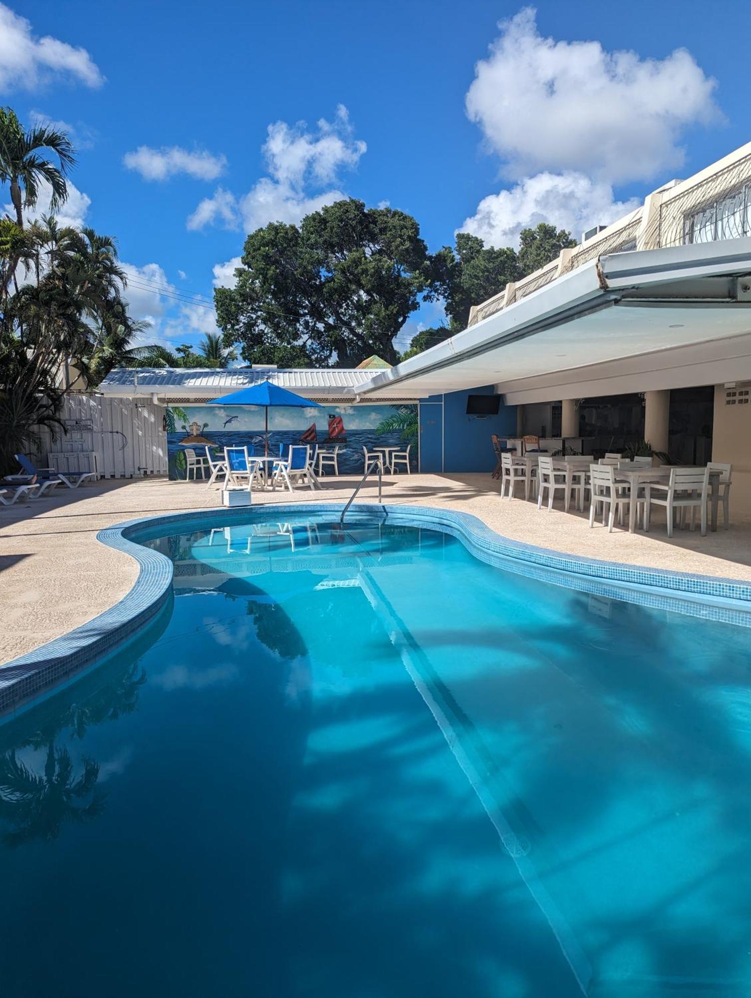 Pirate'S Inn Bridgetown Esterno foto