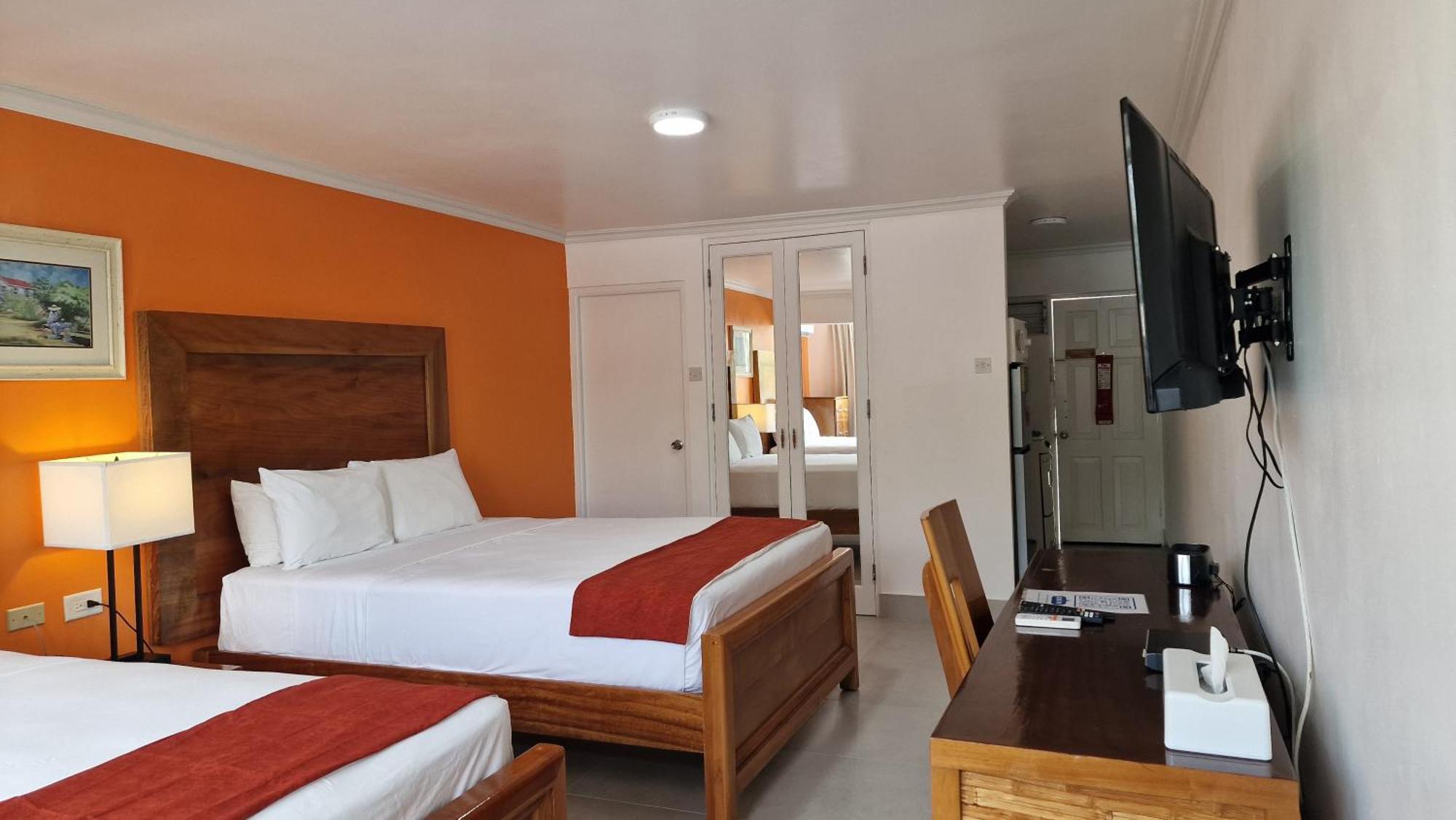 Pirate'S Inn Bridgetown Esterno foto