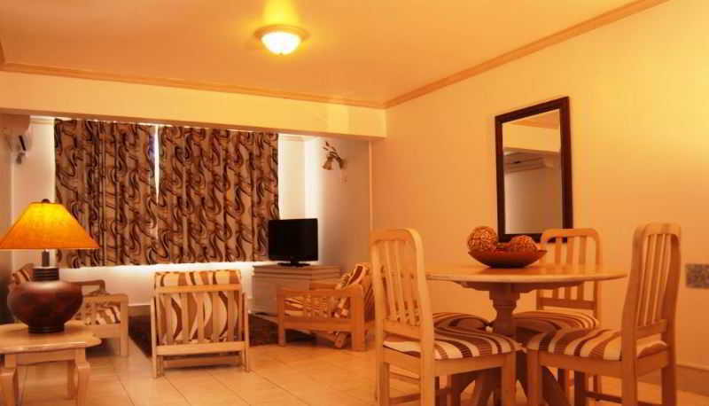Pirate'S Inn Bridgetown Esterno foto