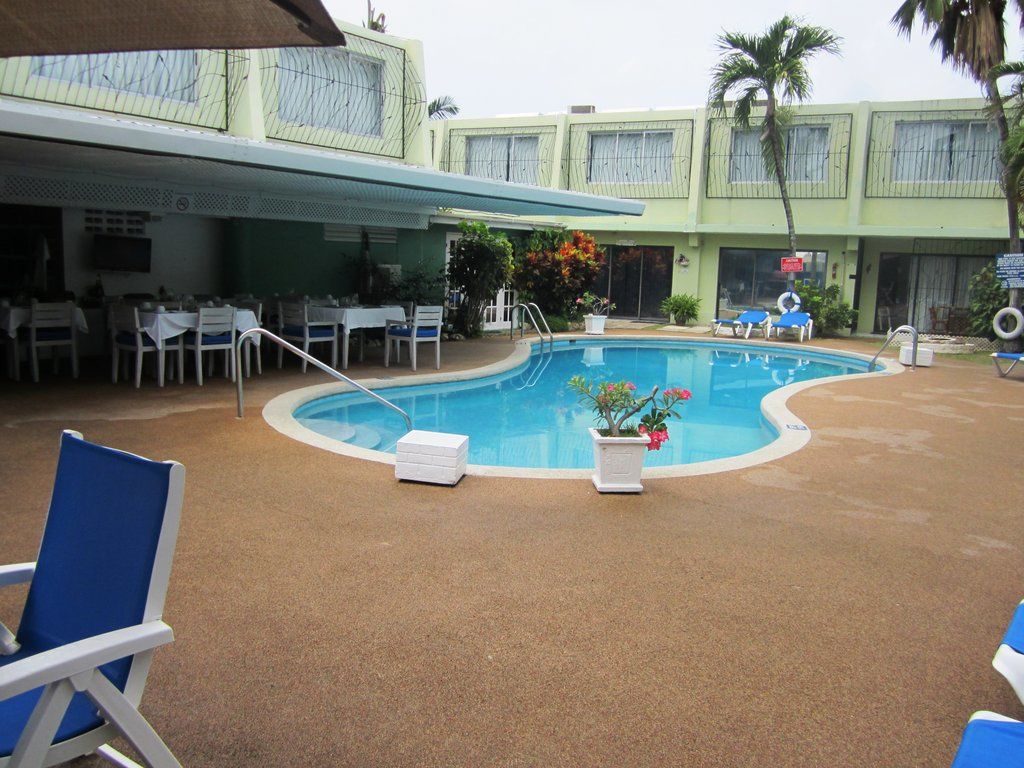 Pirate'S Inn Bridgetown Esterno foto